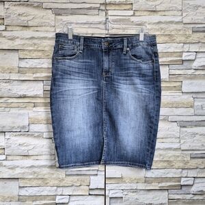 ​Signature by Levi Strauss & Co. Denim Pencil Skirt Size 8 W29 Medium Wash